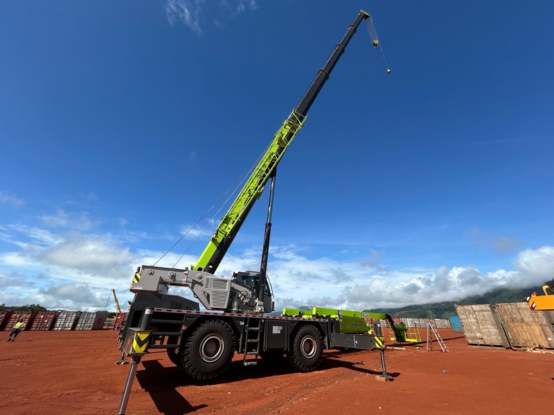 Zoomlion delivers large-tonnage cranes to the Simandou iron ore mine