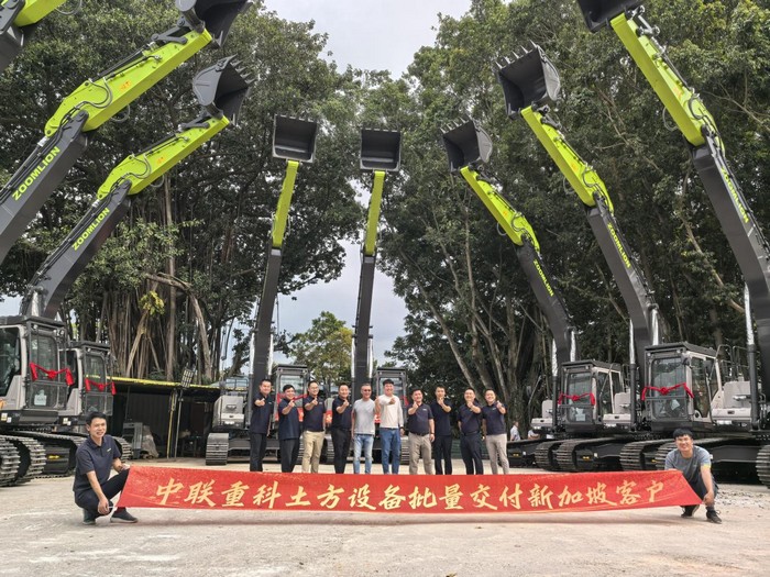 Zoomlion Delivers Batch of Excavators to Singapore, Supporting Expansion of "World's Most Beautiful Airport"