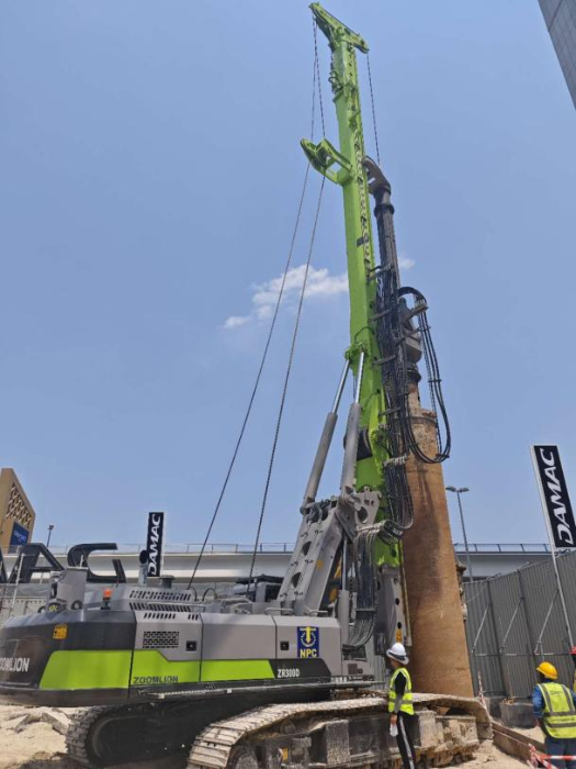 zoomlion Rotary Drilling Rig: The Desert Special Forces Building Solid Pile Foundations for Dubai's Luxury Mansions