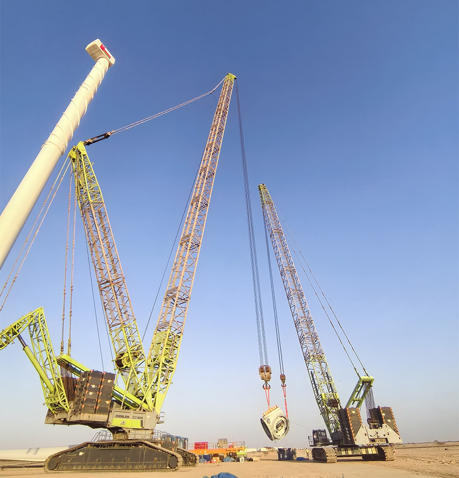 Zoomlion's ZCC18000 and ZCC3200V crawler cranes complete the installation of Oman's first 6.5 MW ultra-high-power wind turbine