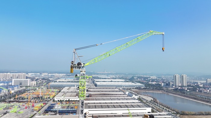Zoomlion Unveils the World's Tallest and Largest Wind Turbine Tower Crane and Comprehensive Wind Farm Lifting Solution