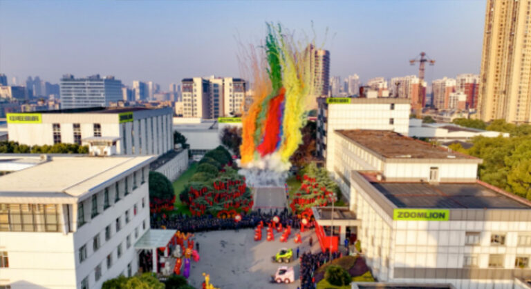 Strive to Open Up New Horizons and Achieve Great Success in the Year of the Rabbit! ZOOMLION Delivers Equipment Worth ov