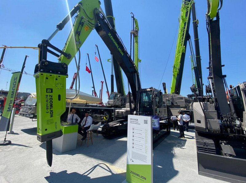 Center of Attention! Zoomlion's High-end Equipment Stuns at KOMATEK Turkey