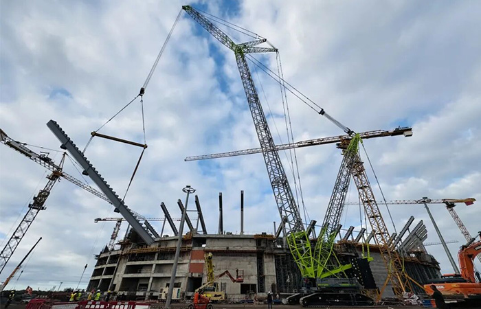 Zoomlion crawler cranes assist in the construction of the 2030 World Cup venues.