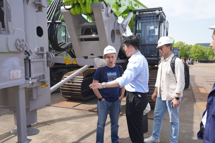 Zoomlion's King of Drilling ZR185 Rotary Drilling Rig for Foundation Construction Successfully Delivered