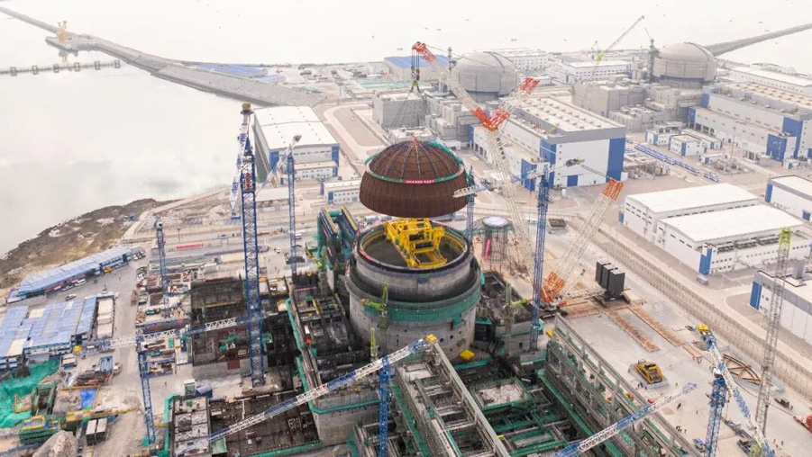 Zoomlion's 3,200-ton crawler crane completes the lifting of the inner dome for the Zhangzhou Nuclear Power Plant