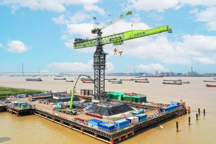 Zoomlion's Record-Breaking Tower Crane R20000-720 Supports Construction of World's Largest Suspension Bridge, Shiziyang
