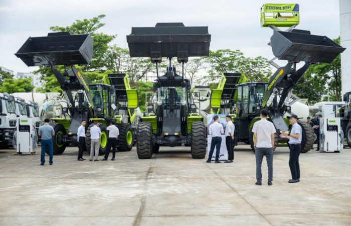 Zoomlion Unveils New-Generation Earthmoving Equipment in Vietnam