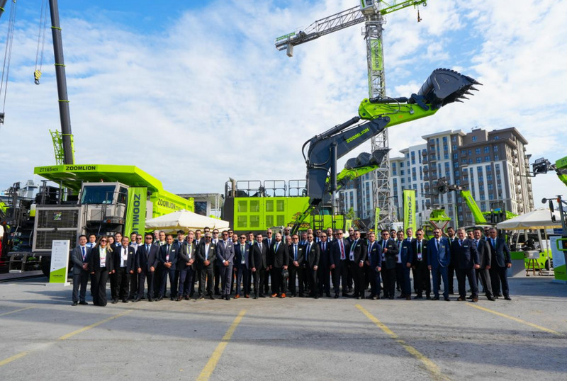 Center of Attention! Zoomlion's High-end Equipment Stuns at KOMATEK Turkey