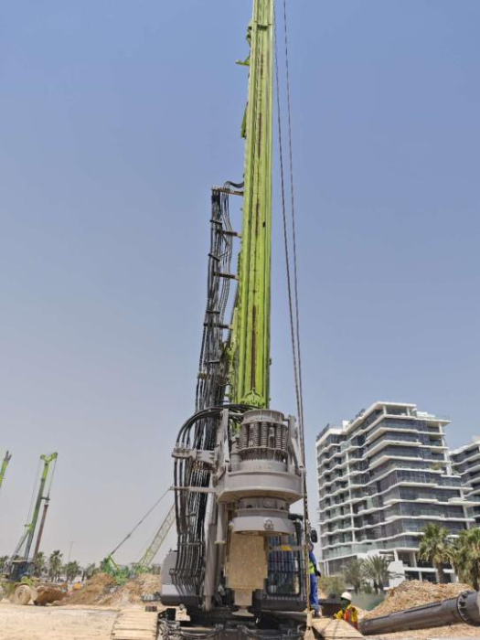 zoomlion Rotary Drilling Rig: The Desert Special Forces Building Solid Pile Foundations for Dubai's Luxury Mansions