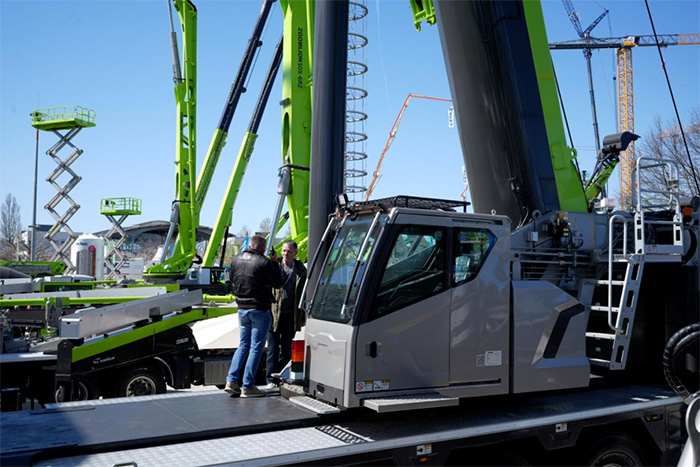 Intelligent Machines Draw Huge Crowds! Zoomlion's Construction Cranes Shine at Bauma 2025