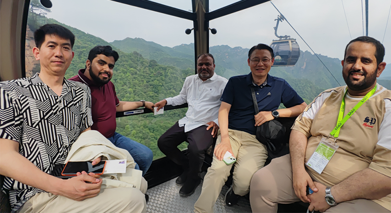 Technology Salutes to the New Era | Guests’Visit in Zhangjiajie