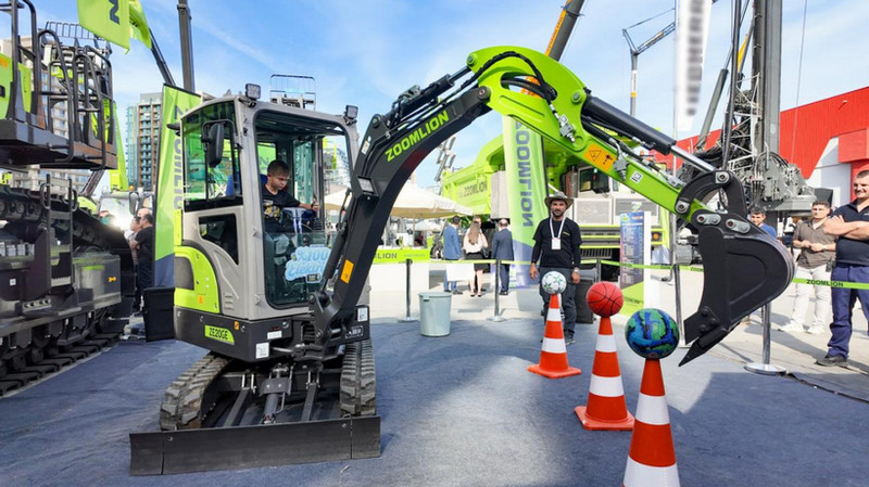 Center of Attention! Zoomlion's High-end Equipment Stuns at KOMATEK Turkey