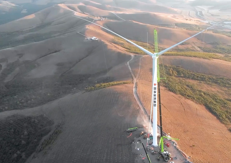 ZOOMLION's 2400-ton All-Terrain Crane in Operation