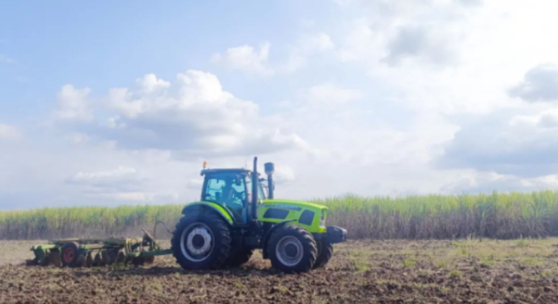 News in Chinese New Year丨Zoomlion's Tractor Delivered to the World's Largest Sugar Manufacturer