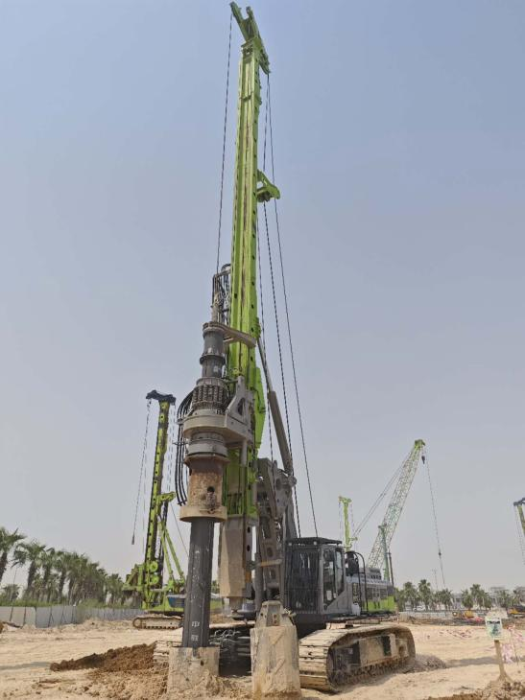 zoomlion Rotary Drilling Rig: The Desert Special Forces Building Solid Pile Foundations for Dubai's Luxury Mansions