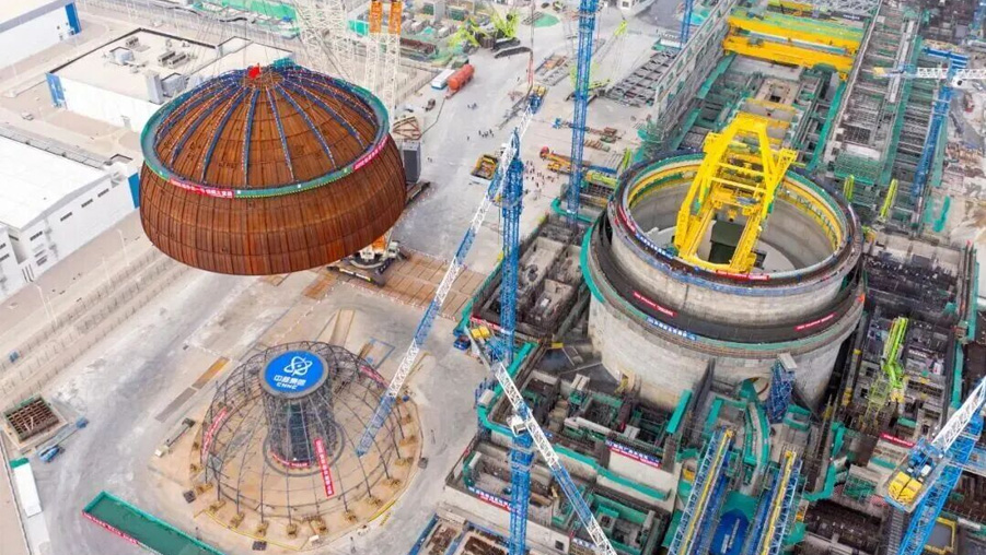 Zoomlion's 3,200-ton crawler crane completes the lifting of the inner dome for the Zhangzhou Nuclear Power Plant