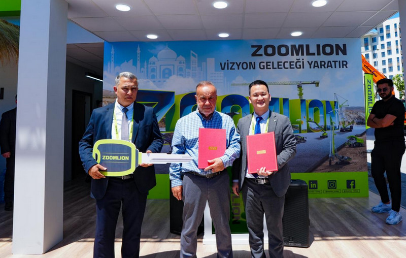 Center of Attention! Zoomlion's High-end Equipment Stuns at KOMATEK Turkey