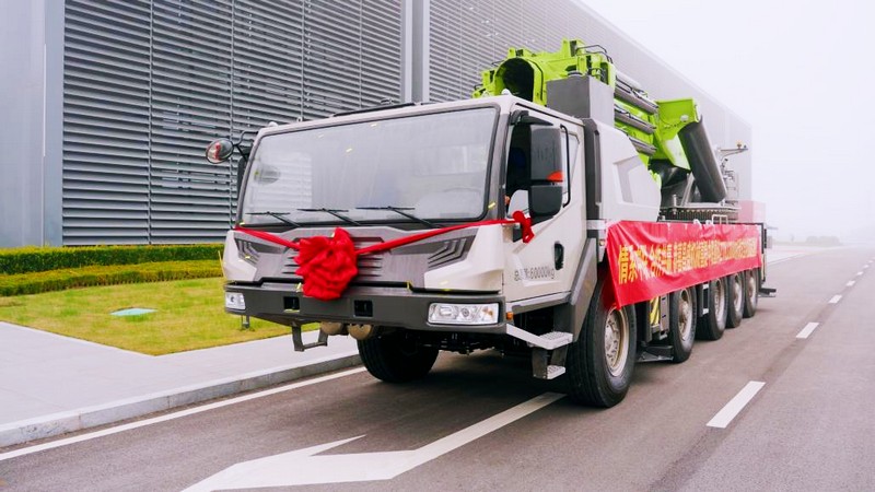 World’s largest articulated all-terrain crane delivered to the customer by Zoomlion