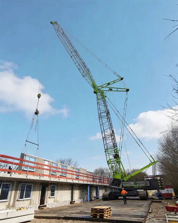 Zoomlion's ZCC2200AE5 Crawler Crane Officially Enters the EU Market