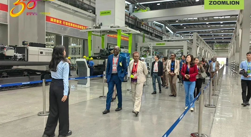 Technology Salutes to the New Era! Foreign Diplomats Visit ZOOMLION