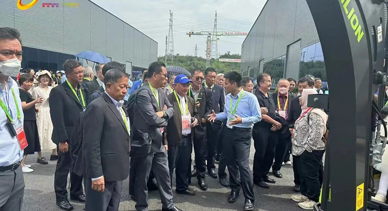 Technology Salutes to the New Era: Malaysia Delegation Visits ZOOMLION