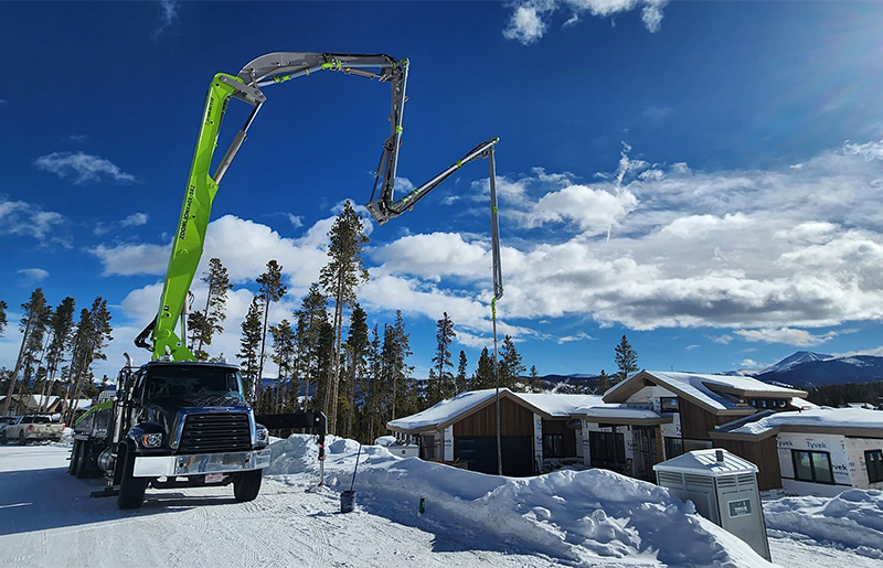 Truck Pump 52X-6RZ working on a housing project for residents in the high-altitude and extremely cold regions of Colorado, US