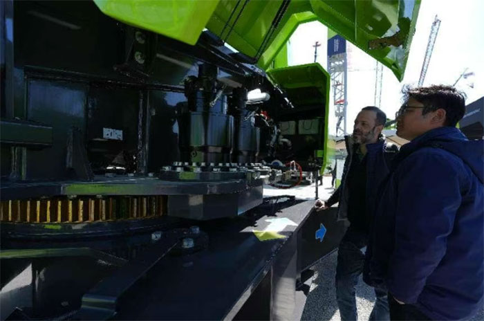 Global Customers Praise Chinese Intelligent Manufacturing: Zoomlion Wins Success at Bauma 2025