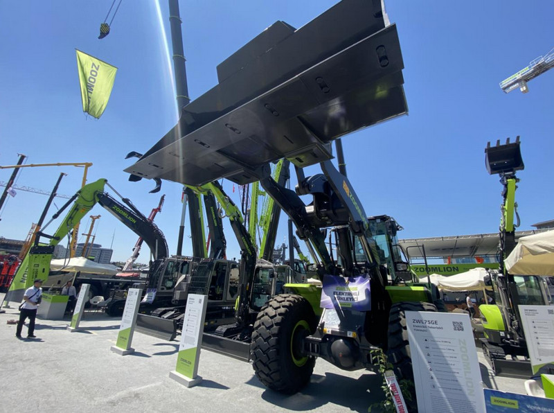 Center of Attention! Zoomlion's High-end Equipment Stuns at KOMATEK Turkey