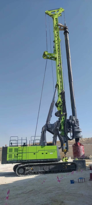 Zoomlion Heavy Industry Rotary Drilling Rig ZR420GW: Supporting the Riyadh Four Seasons Project in Saudi Arabia