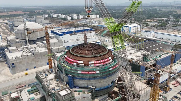 Zoomlion's 4,000-Ton Crawler Crane Assists Precision Lifting of Outer Dome for Hainan Changjiang Nuclear Power Unit 4