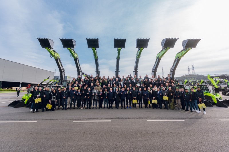 Zoomlion hosts the new compact earthmoving equipment exhibition&global distributor conference