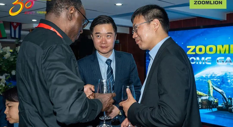 Technology Salutes to the New Era! Foreign Diplomats Visit ZOOMLION