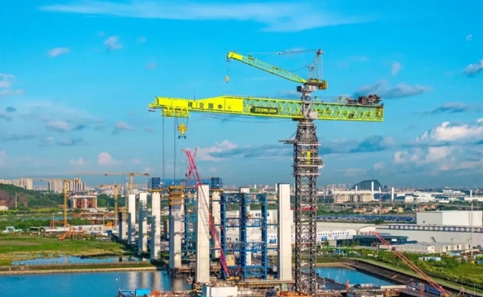 Zoomlion's Record-Breaking Tower Crane R20000-720 Supports Construction of World's Largest Suspension Bridge, Shiziyang