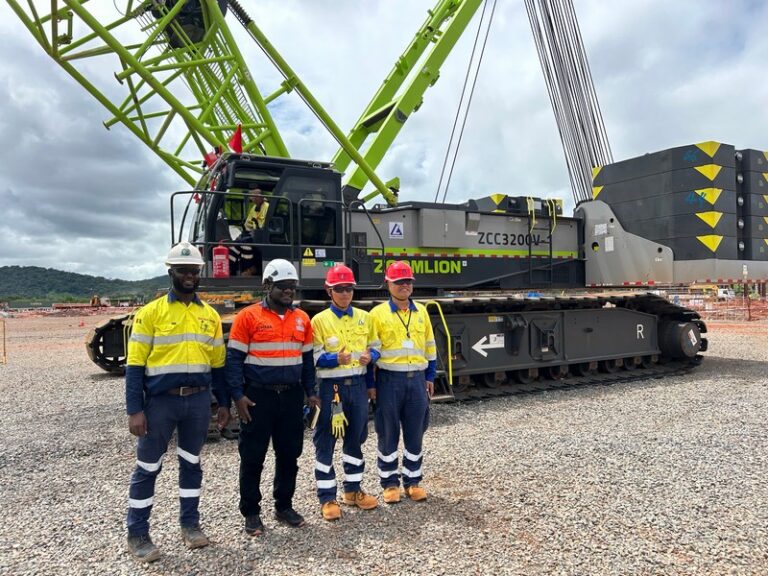 Zoomlion delivers large-tonnage cranes to the Simandou iron ore mine