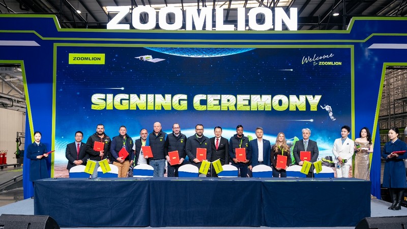 Zoomlion hosts the new compact earthmoving equipment exhibition&global distributor conference