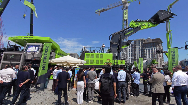 Center of Attention! Zoomlion's High-end Equipment Stuns at KOMATEK Turkey