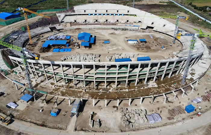 Zoomlion tower cranes assist in the construction of the Arusha Stadium in Tanzania.