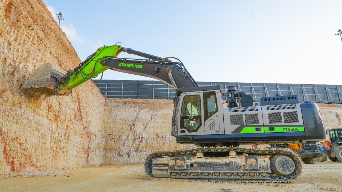Zoomlion Large Excavator ZE550G at the Heart of New Riyadh Commercial Center Project
